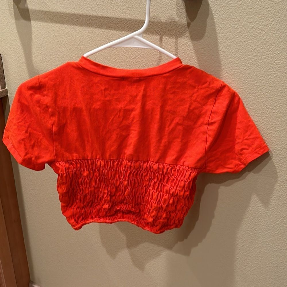 Le Lis woman's cropped orange ruffled shirt - Picture 7 of 8